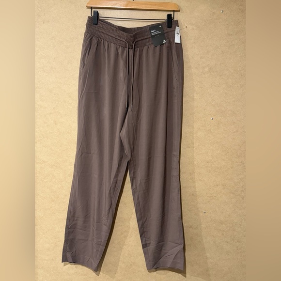 GapFit High Rise Runaround Pants - Picture 3 of 6